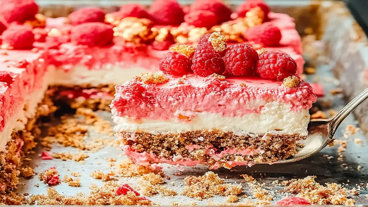 trawberry crunch cake